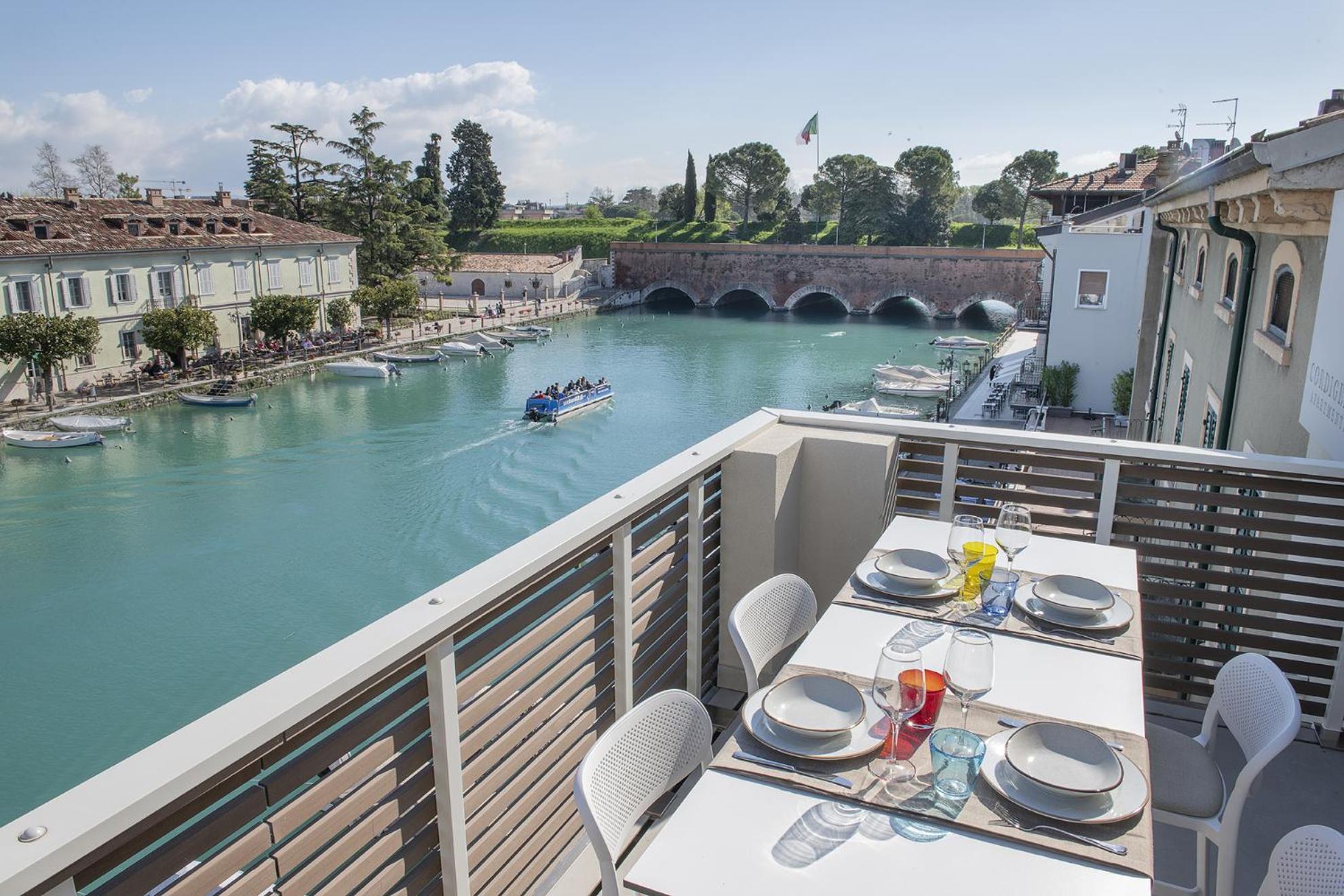 Palazzo Cordigero - Apartments Peschiera del Garda Kültér fotó